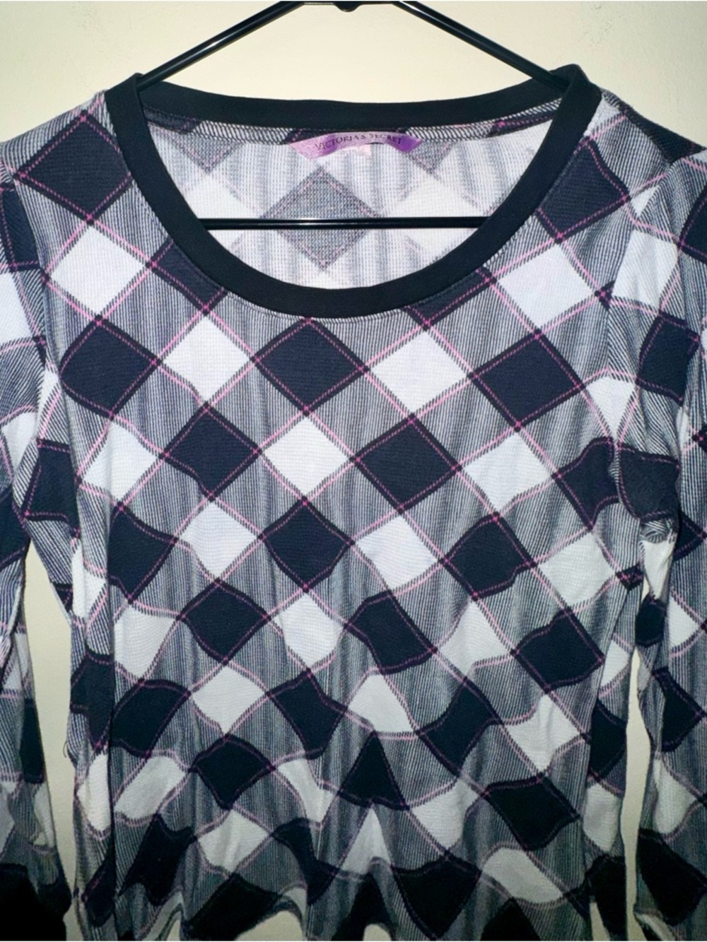 Victoria's Secret Black/White Plaid Long-Sleeve Pajama Set - Picture 2 of 16